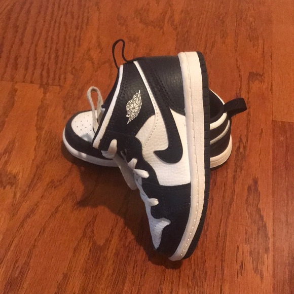 AIR JORDAN 1 MID - Picture 5 of 6